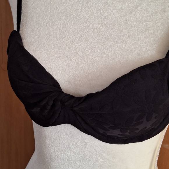 NWT- Trina Turk Breeze Twist Black Textured Bandeau Bathing Suit Top Size 4 - Picture 3 of 10